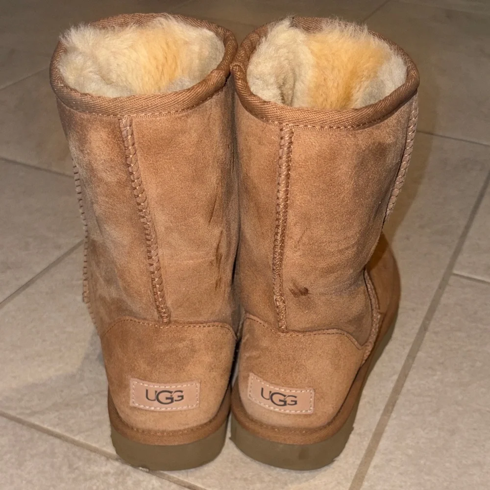 UGG‎ Classic II Genuine Shearling Lined Short Boot